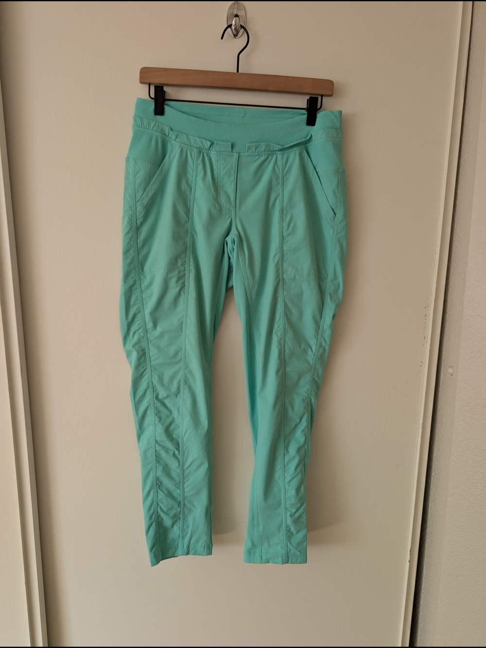 lululemon athletica Womens 6 Dance Studio Pants Joggers Seafoam Green Activewear
